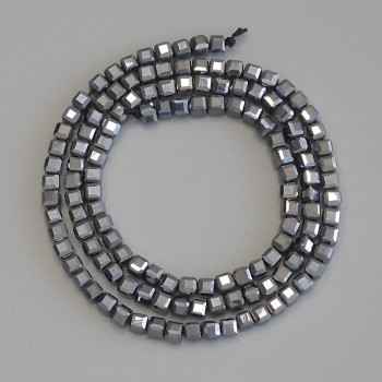 Terahertz faceted cube beads, diameter 3×3 mm ±, length 39 cm ± on thread