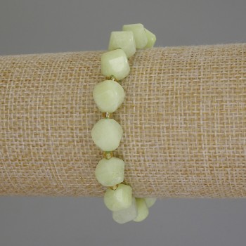 Chrysolite Olivine Faceted Rhombus Bracelet, dimensions 10×9 mm ±, seed beads 3 mm ±, length 18 cm (stretch)