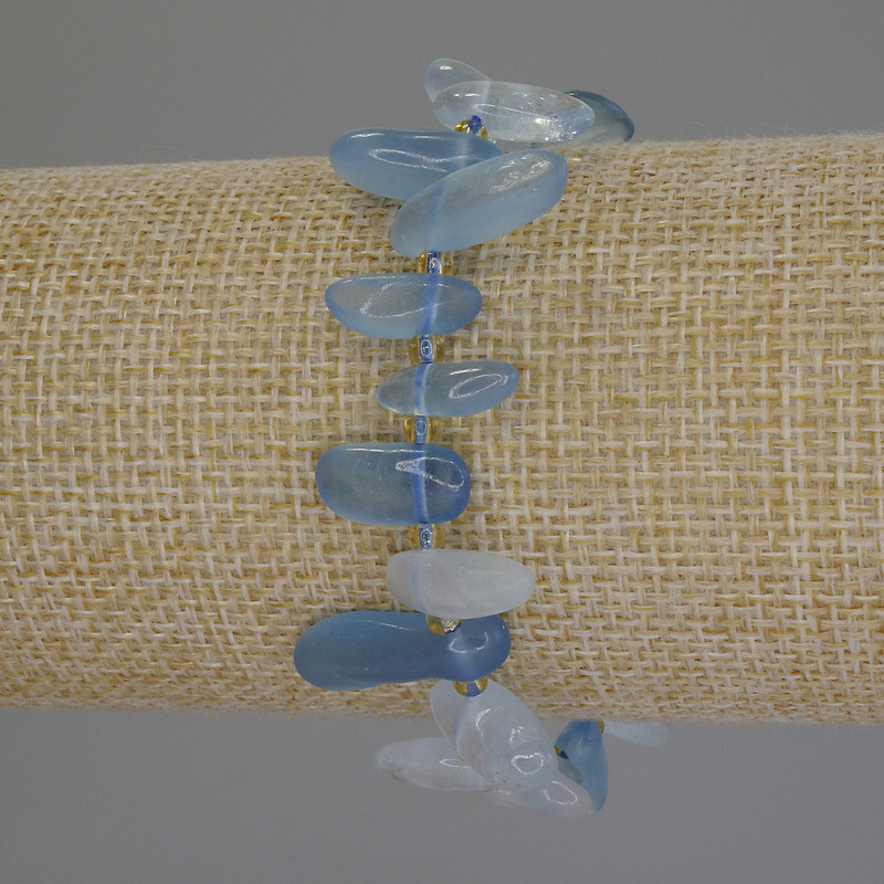 Aquamarine Chips Butterfly Bracelet, diameter 13-23×6 mm ±, seed beads 3 mm ±, length 18 mm ±, stretch