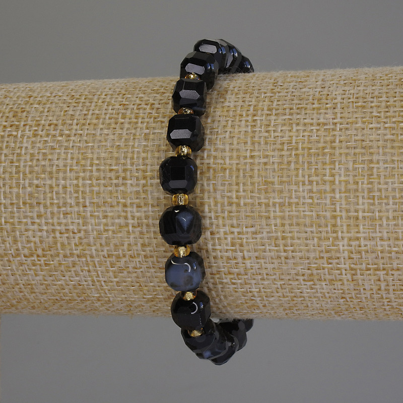 Faceted Agate Cube Bracelet, diameter 7×7 mm ±, 3 mm beads ±, length 18 mm ±, stretch bracelet