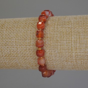 Faceted Agate Cube Bracelet, diameter 6.5x6.5 mm, seed beads 3 mm, length 18 mm, stretch