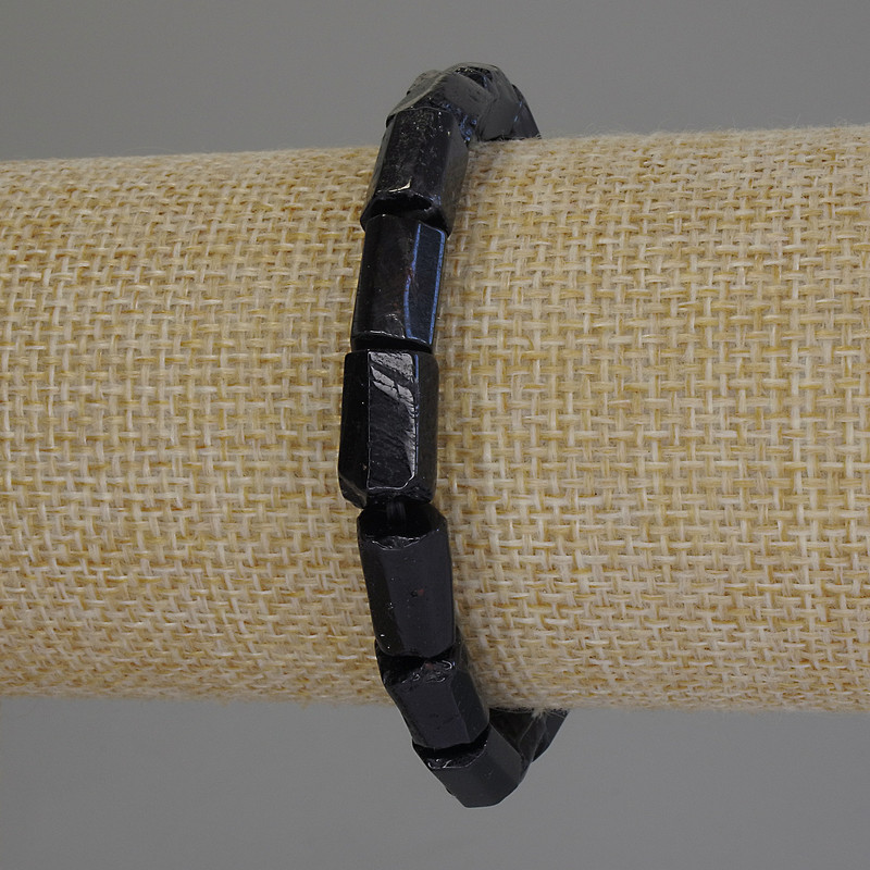 Tourmaline bracelet with faceted stones, bead diameter 12×7 mm, length 18 mm, stretch