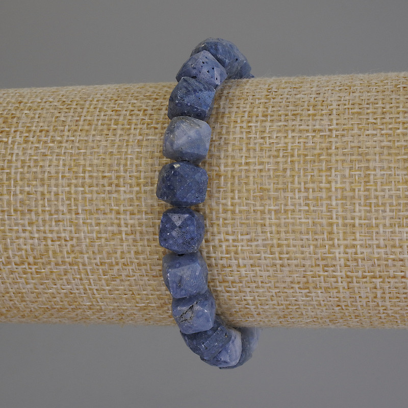 Bracelet of Fossilized Coral with Faceted Cubes, diameter 8 mm, length 18 cm, stretch