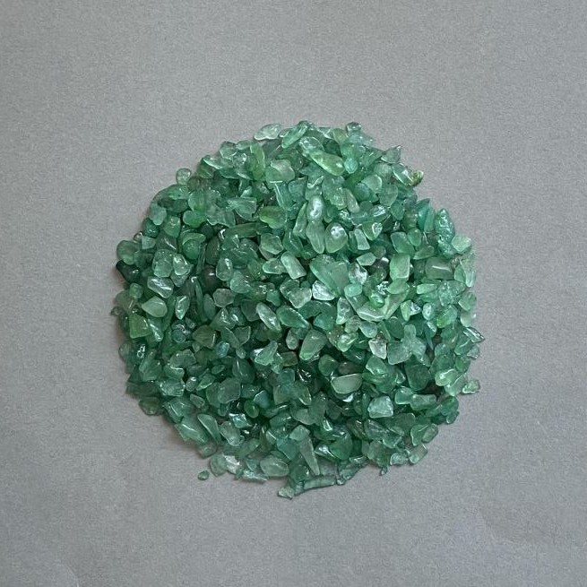 (per 100g ±) Natural nephrite stone chip without hole 2-7×4 mm+