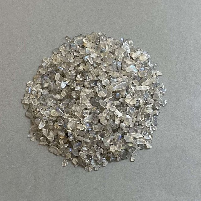(per 100 g ±) Natural Labradorite stone chip without hole 3-8×2-4 mm+