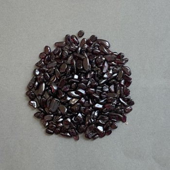 (per 100 g±) Natural garnet chip without hole 4-9×3-5 mm+