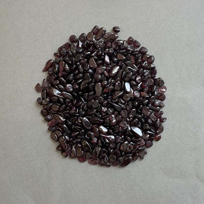 (per 100 g +/-) Natural Garnet Chips without Hole 5-9×4-5 mm+