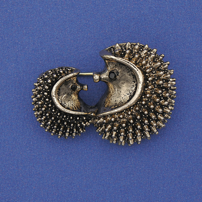 Hedgehog Brooches 24x33 mm ± gold-tone metal