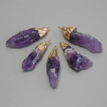 Pendant with raw amethyst, assorted sizes 11-19×37-45 mm, gold-toned metal