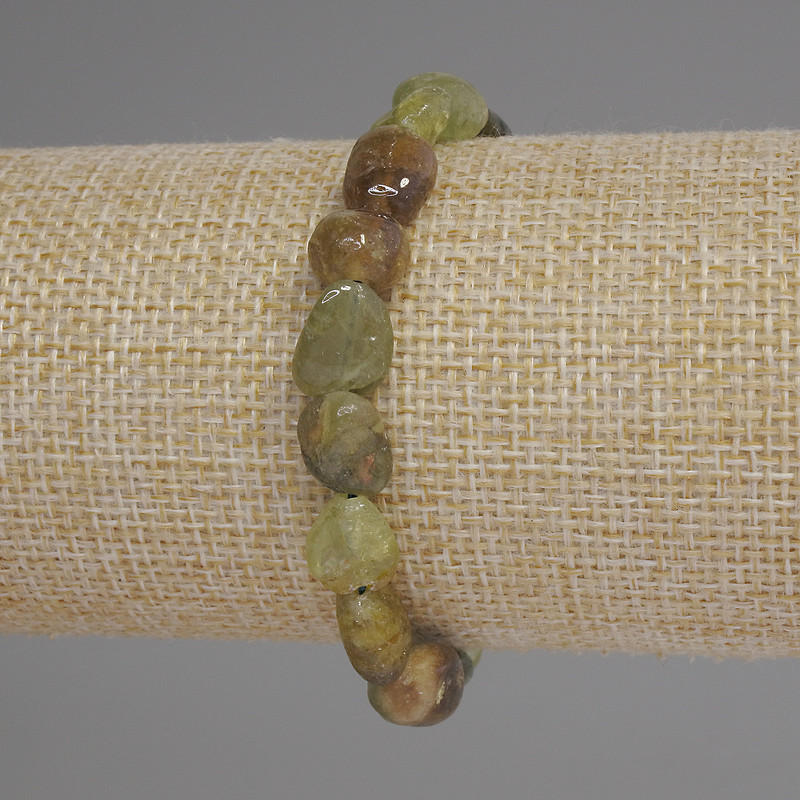 Bracelet Green Grossular Garnet galtivka, diameter 9-12x9 mm ±, length 18 mm ± stretch