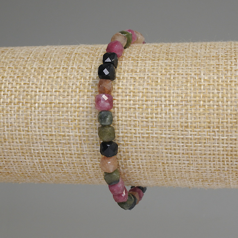 Bracelet with faceted tourmaline cubes 5mm, length 18mm, stretch