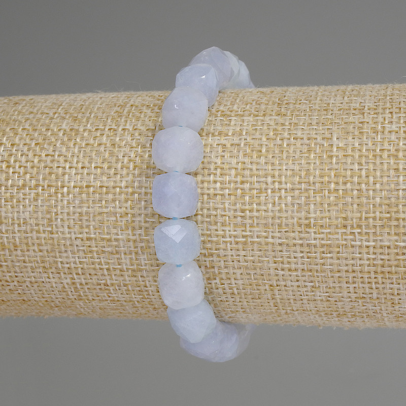 Aquamarine bracelet with a faceted cube, 9 mm diameter, 18 mm length, stretch