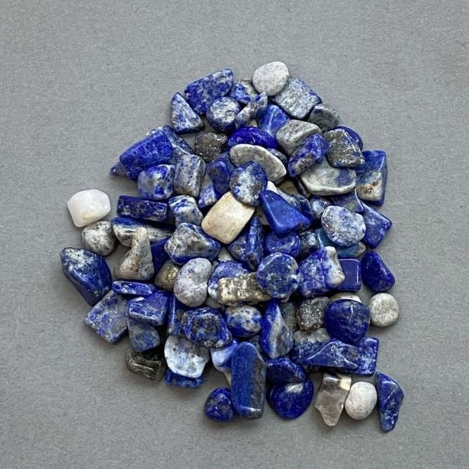 (per 100 g +/-) Natural sodalite chip without hole 7-14×5-7 mm+