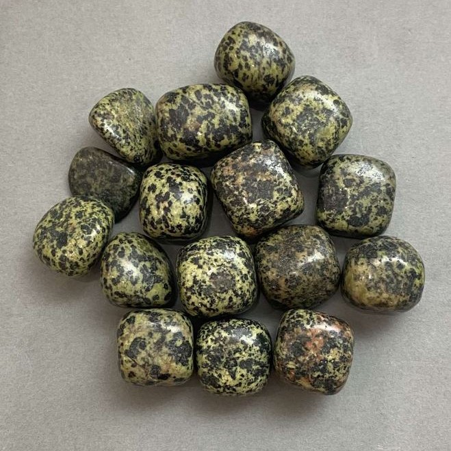 (price per 100g) Souvenir natural stone Serpentine Pebble ~ dimensions 17-21×17×17 mm (+-) packaging 100 g