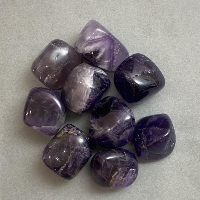 (price per 100g) Natural amethyst tumbled souvenir stone ~ sizes 23-26×20-24×20 mm (+-) packaging 100 g