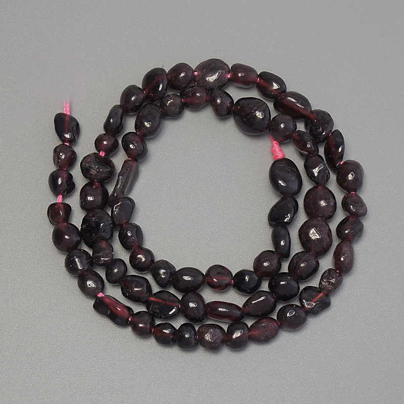 Garnet beads, faceted, diameter 5-9×5-6 mm, length 40 cm on thread
