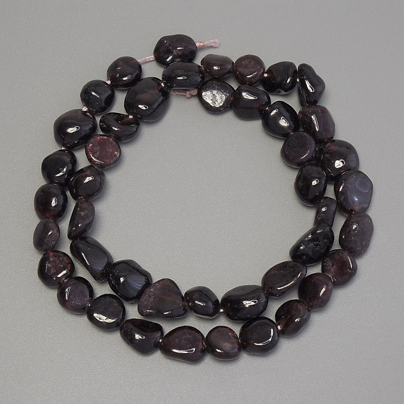 Garnet rondelle beads, 9-12×8-10 mm, length about 39 cm on thread