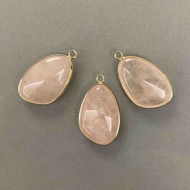 Pink Quartz Pendant in a Golden Setting 21×35 mm+