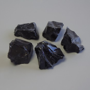 (price per 100 g) Unpolished Volcanic Obsidian Stone ~ size 30-46×23-35 mm (+/-) pack size 100 g