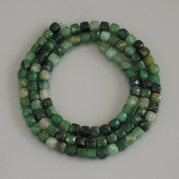 Emerald Beads, Faceted Cube, 4x4 mm diameter ± on thread, length 39 cm+