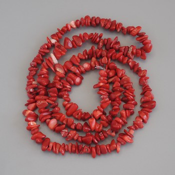 Coral chip beads, 6–12×2–6 mm, on thread, length 80 cm+