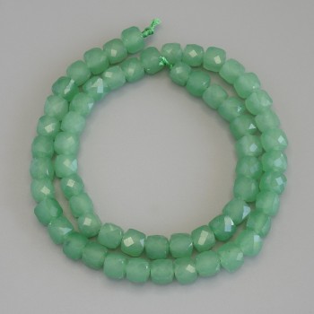 Jade beads, faceted cube, 7x7 mm diameter ± on a thread, length 41 cm+