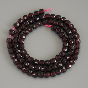 Garnet Beads, Faceted Cube, Diameter 4.5×4.5 mm, On Thread, Length 39 cm