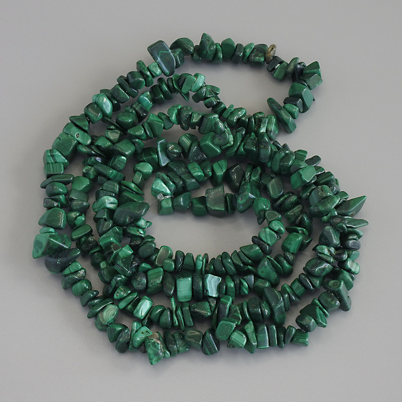 Malachite chip beads, diameter 6–10×2–4 mm, length 78 cm ± on a thread