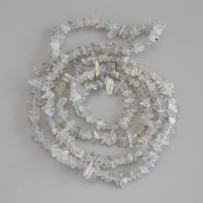 Labradorite chips beads, diameter 7-9×2-3 mm, length 78 cm +/- on thread