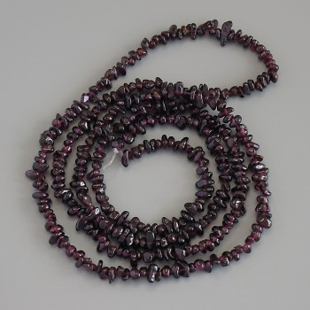 Garnet Nugget Beads, diameter 3-7 x 2-3 mm ±, length 80 cm ± on thread