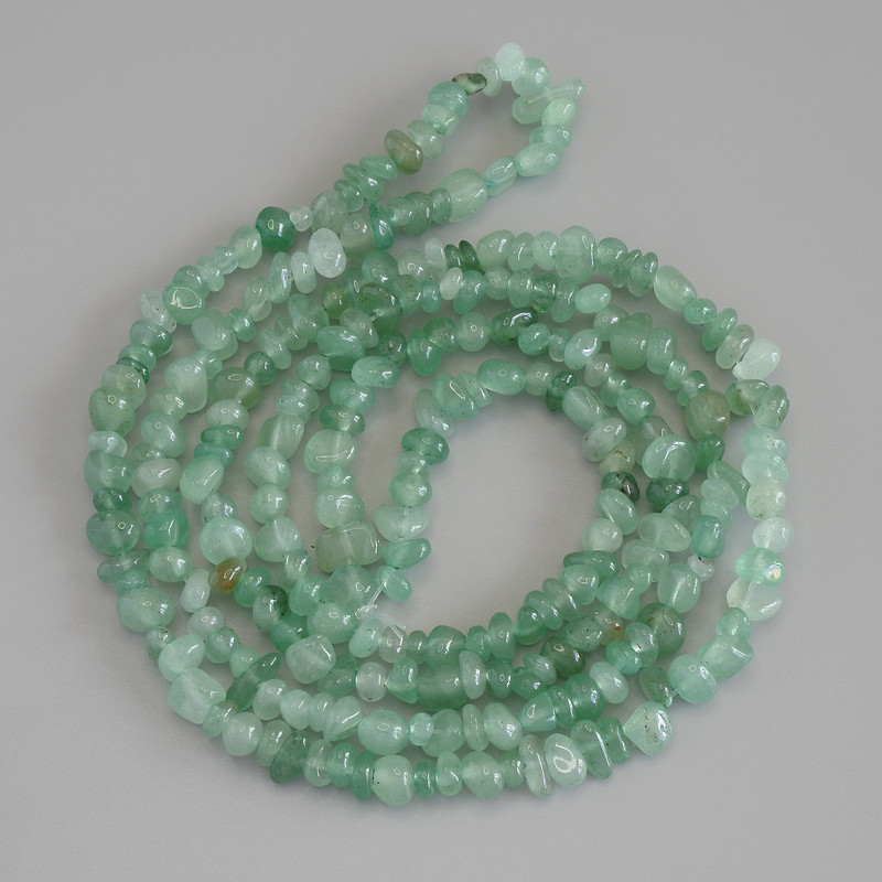 Jade Chip Beads, diameter 5-11×4 mm, length 80 cm +- on thread