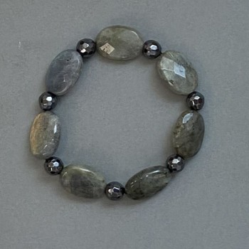 Labradorite Bracelet with Faceted Oval Links, approx. 20×15 mm; Hematite faceted bead 8 mm; length 18 cm +- stretch