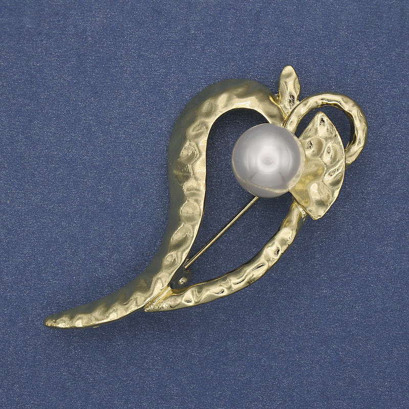 Brooch Accent Leaf with Pearl, Golden Metal 62x31mm+