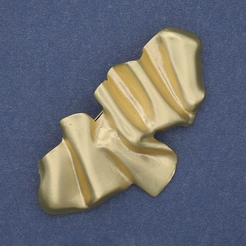 Brooch 'Accent' in matte gold color, golden metal, 65×36 mm+