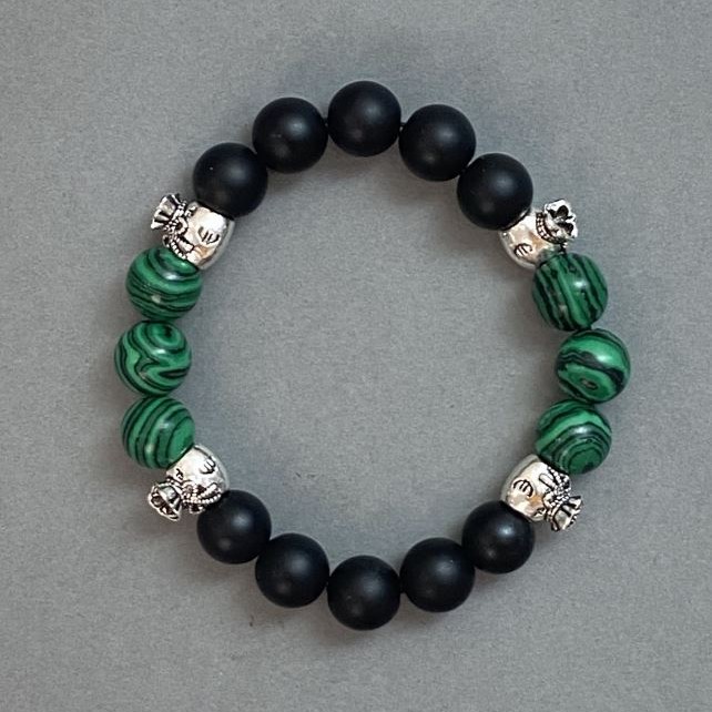 Bracelet with malachite and shungite, smooth beads, diameter 10 mm ± with butterfly inlays, length 18 mm ± stretch
