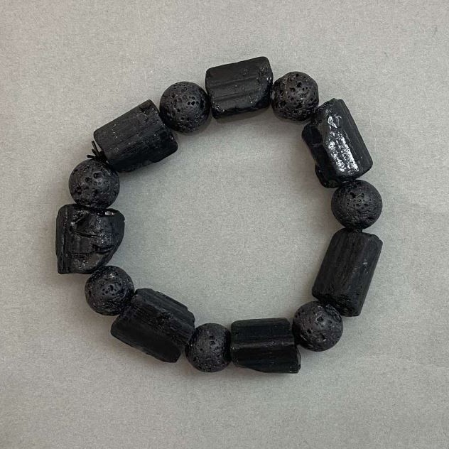 Sherl Tourmaline Bracelet, unpolished stones, faceted cut, diameter 19-27×15 mm ±, lava bead 12 mm ±, length 20 mm ±, stretch