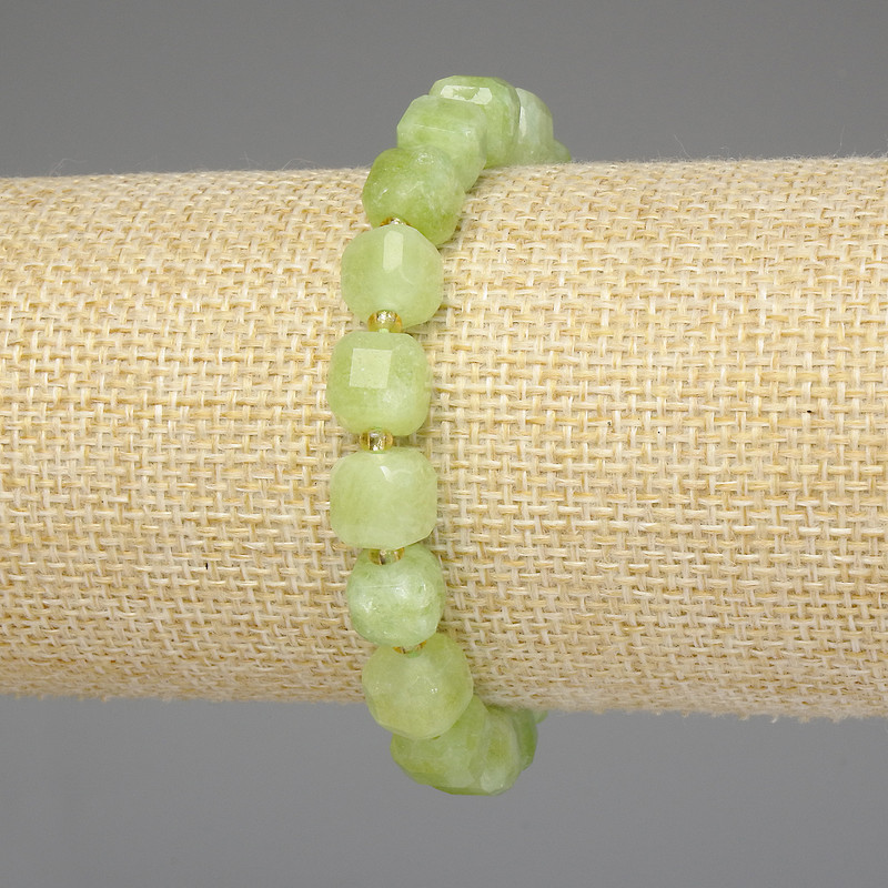 Chrysoprase Olivine Bracelet - Faceted Cube 8x8mm ±, 3mm Beads ±, Length 18mm ±, Stretch