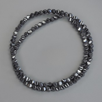 Hematite beads diamond-shaped 4×4 mm ± on thread, length 40 cm+