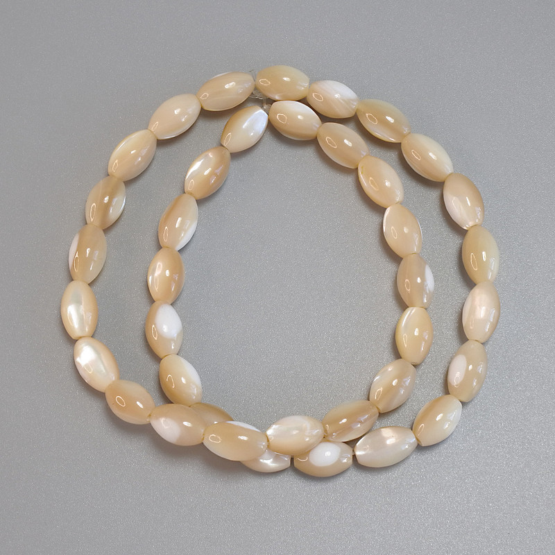 Beige mother-of-pearl beads, grain-shaped, diameter 10-11×6 mm, 5 mm +/-, length 40 cm +/- on thread