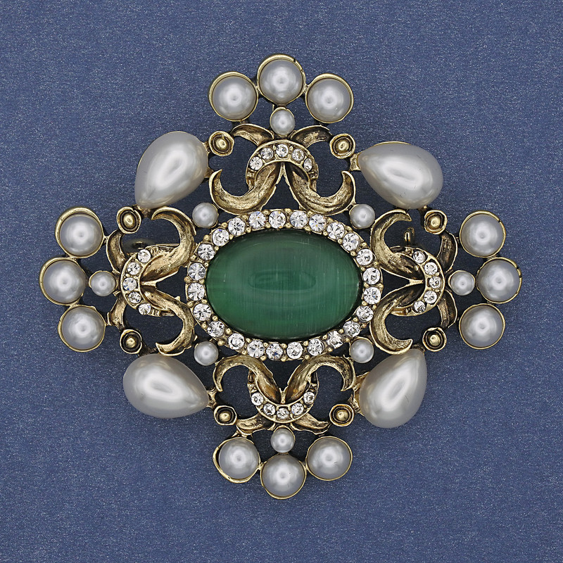 Brooch-Pendant Accent Pearl Cat's Eye White Crystals Golden Metal 53x58mm+