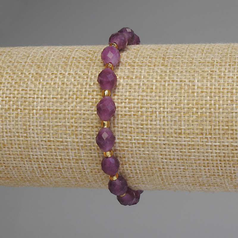 Turmaline Bracelet with Faceted Beads, diameter 8×6.5 mm, 5 mm ± beads, 3 mm ± seed beads, length 18 cm stretch