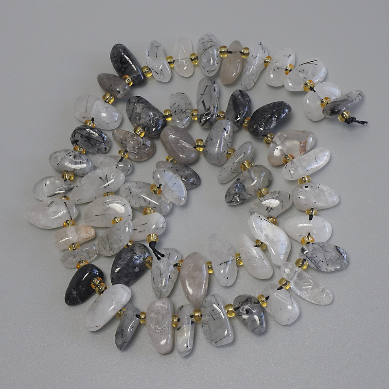 Hairy Rutile Quartz Beads Butterfly Chip, diameter 12-14x5-7mm ±, seed beads 3mm ±, length about 40 cm on thread