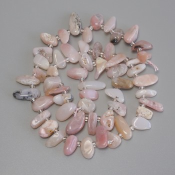 Pink opal chip butterfly beads, diameter 10-15×6-7 mm, 5 mm± seed beads 3 mm±, length 39 cm± on thread