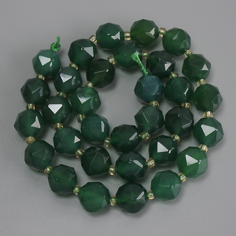 Faceted chrysoprase beads, 10×9 mm diameter, 3 mm seed beads, 37 cm length on a thread