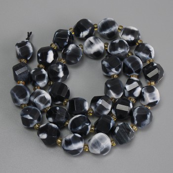 Agate Beads, Faceted Diamond-Shape, 10x9 mm, 3 mm seed beads, 39 cm length, on thread