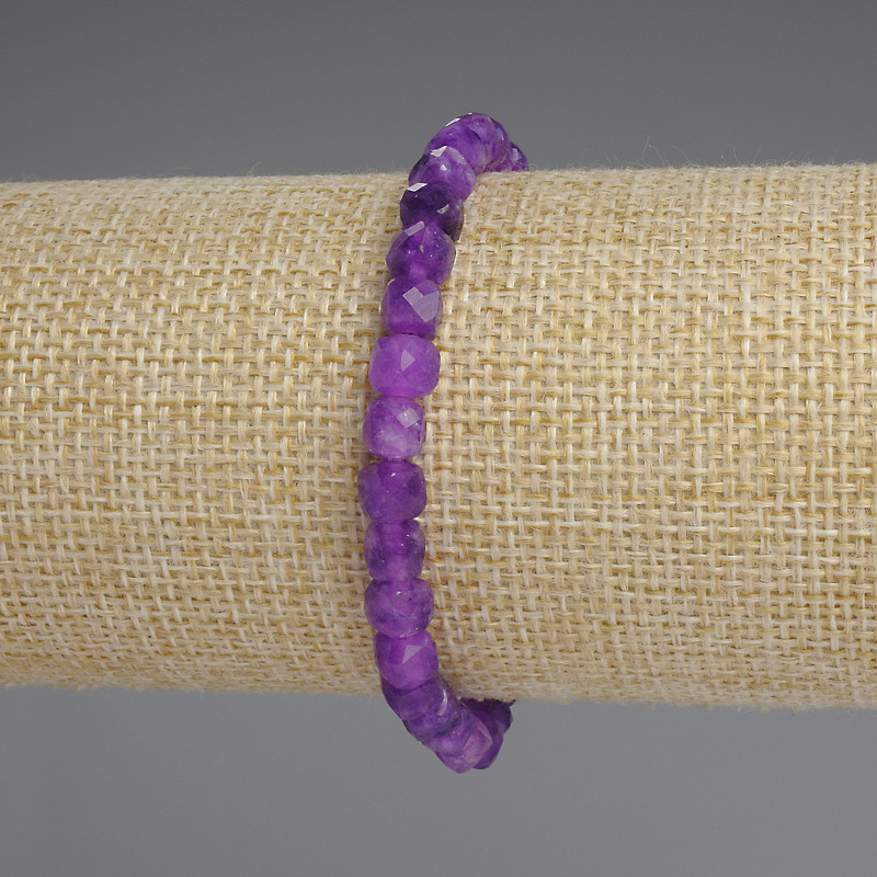 Sugilite bracelet with a faceted cube, 5×5 mm diameter, 18 mm length, stretch