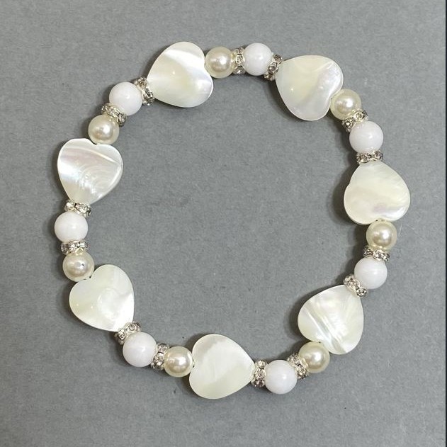 Mother-of-Pearl Heart Bracelet 12x12 mm +/- Majorca Bead 6 mm +/-, Length 18 mm +/- Stretch