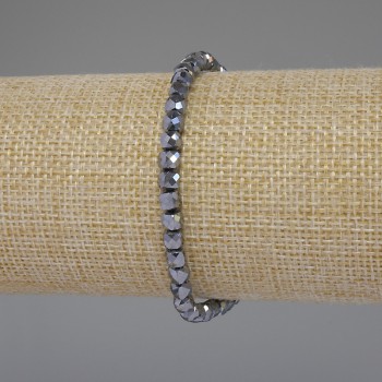 Terahertz Faceted Cube Bracelet, 4×4 mm cube, 18 cm stretch