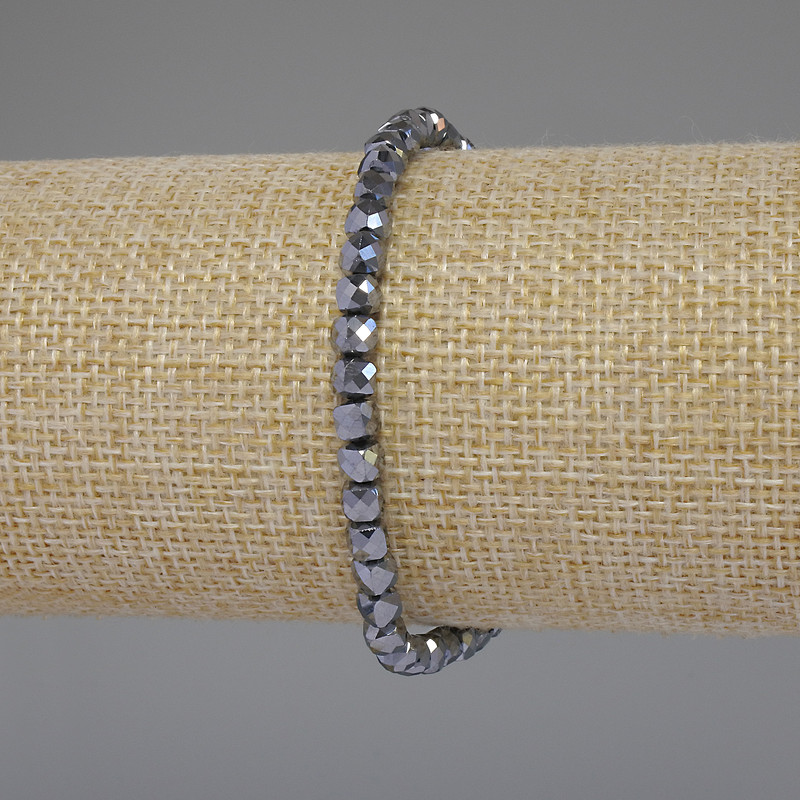 Terahertz Faceted Cube Bracelet, 4×4 mm cube, 18 cm stretch
