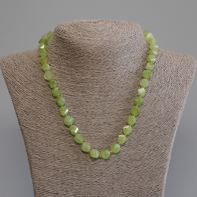 Chrysolite Olivine Necklace with Faceted Diamond-Shaped Beads, 9×8 mm, 3 mm Seed Beads, Length About 50 mm, with Clasp